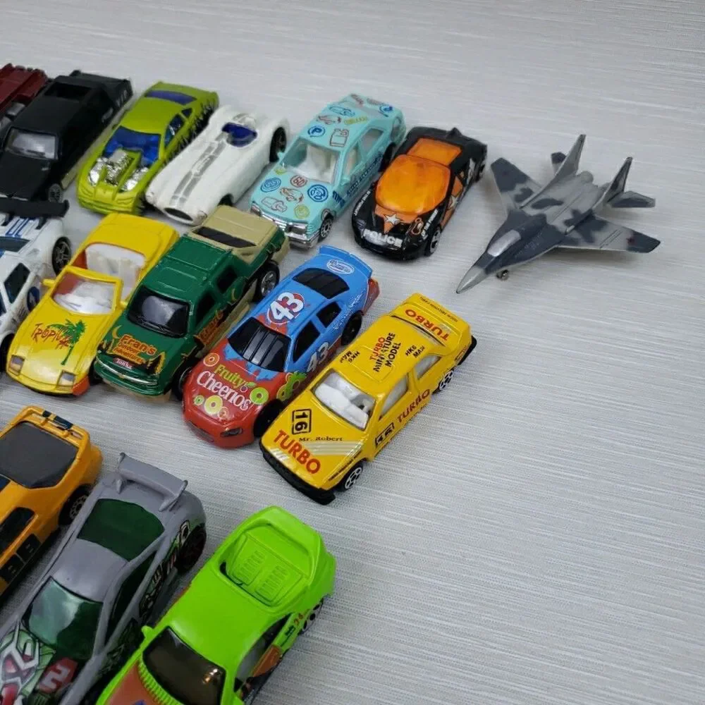 Mix Lot 44 Die Cast Cars Trucks Hot Wheels Maisto Vintage-Present Flaws Toy